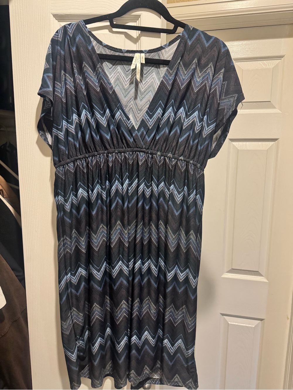 Cristinalove V-Neck Chevron Midi Dress in Navy and Light Blue